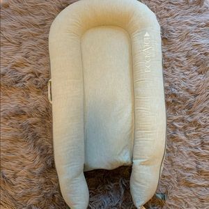 Dockatot Deluxe+ in sea foam green barely used